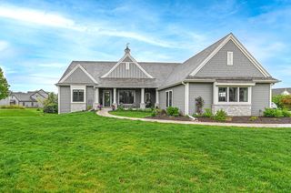 W248N2151 Kettle Cove COURT, Pewaukee, WI 53072