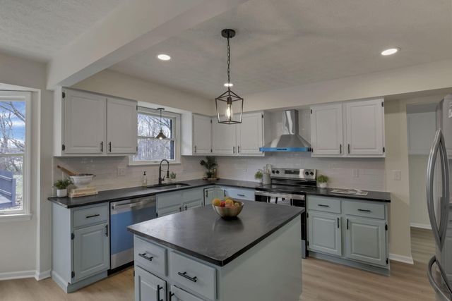 5289 Hazelton-Etna Road SW, Pataskala, OH 43062