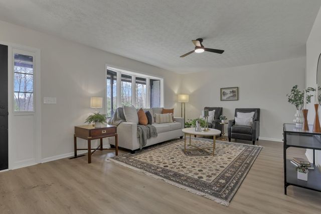 5289 Hazelton-Etna Road SW, Pataskala, OH 43062