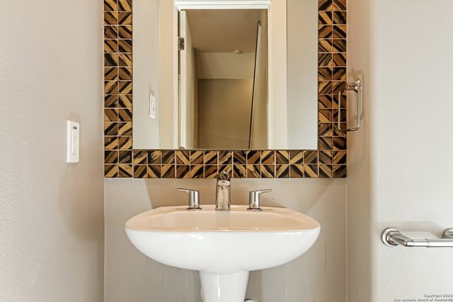 262 East Cevallos, San Antonio, TX 78204