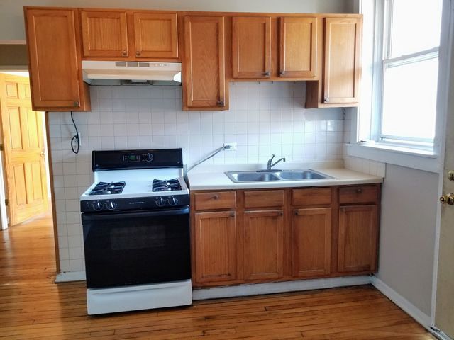 2214 N Saint Louis Avenue 1, Chicago, IL 60647