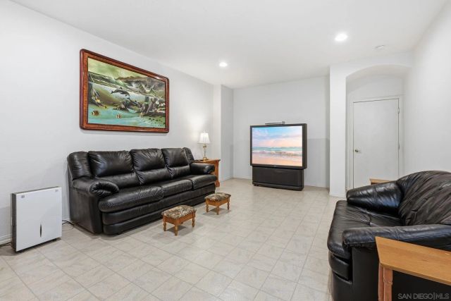 8010 Gilman, La Jolla, CA 92037