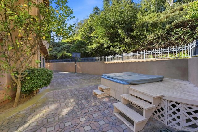 8010 Gilman, La Jolla, CA 92037