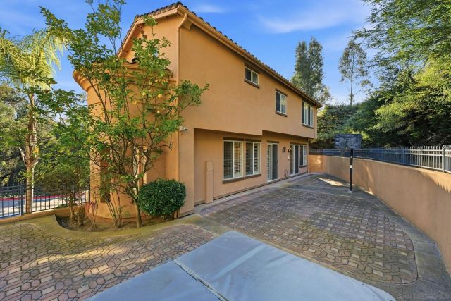 8010 Gilman, La Jolla, CA 92037