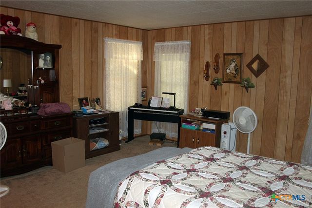 224 Sides Lane, Lockhart, TX 78644