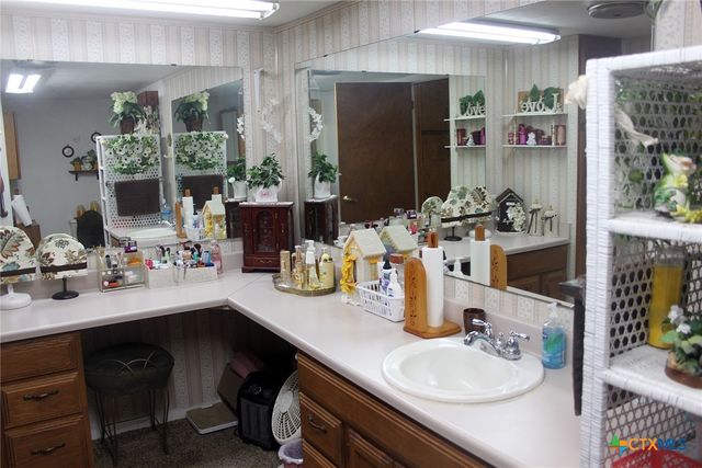 224 Sides Lane, Lockhart, TX 78644