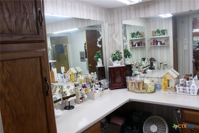 224 Sides Lane, Lockhart, TX 78644