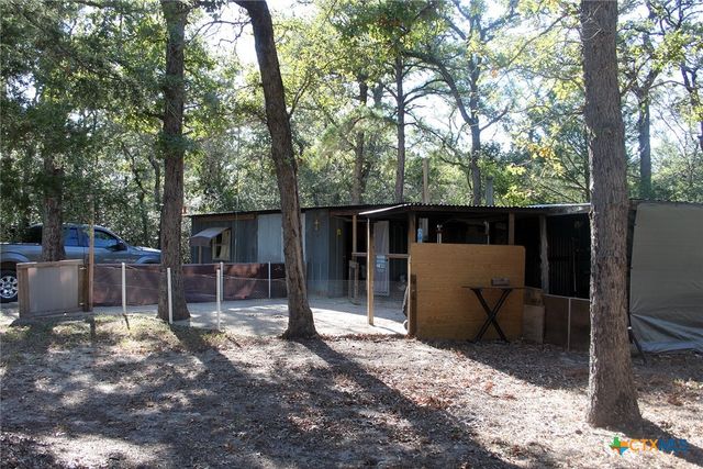 224 Sides Lane, Lockhart, TX 78644