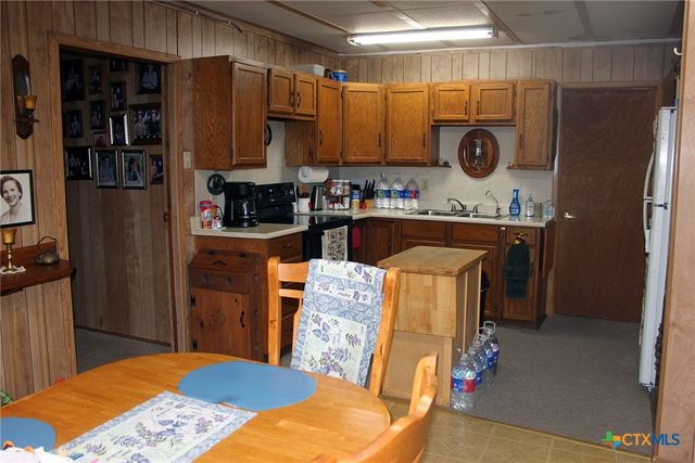 224 Sides Lane, Lockhart, TX 78644