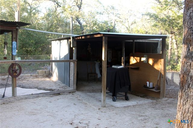 224 Sides Lane, Lockhart, TX 78644