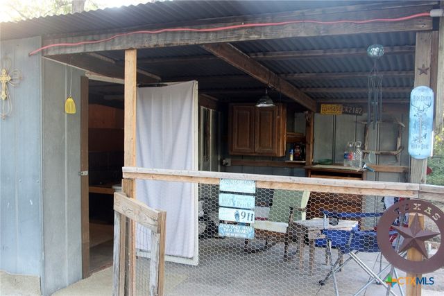 224 Sides Lane, Lockhart, TX 78644