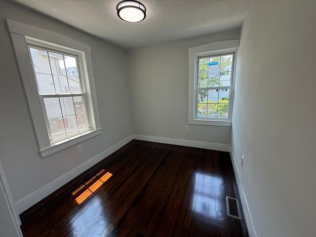 26 Sagamore St, Lynn, MA 01902