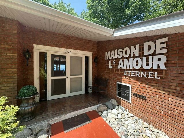 1716 W Benson Road, Benton Harbor, MI 49022
