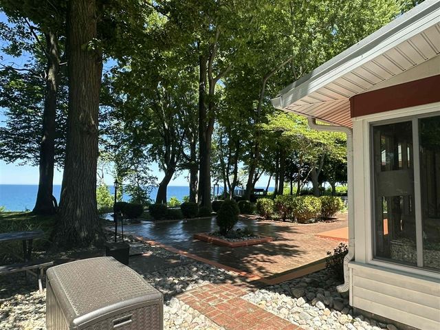 1716 W Benson Road, Benton Harbor, MI 49022