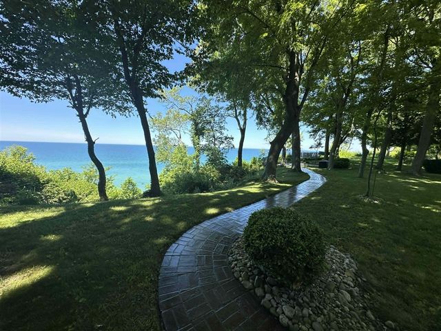 1716 W Benson Road, Benton Harbor, MI 49022