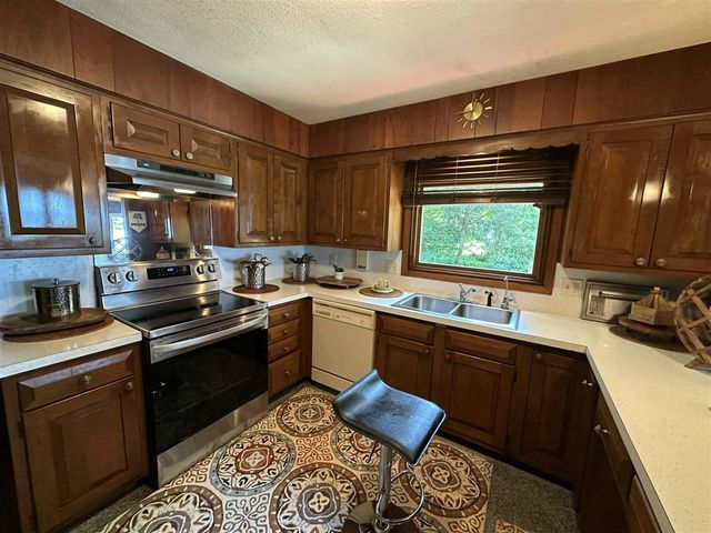 1716 W Benson Road, Benton Harbor, MI 49022