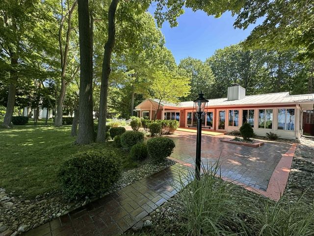 1716 W Benson Road, Benton Harbor, MI 49022
