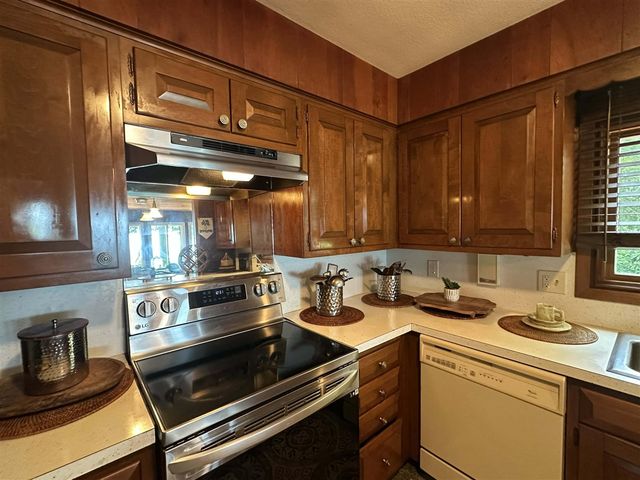 1716 W Benson Road, Benton Harbor, MI 49022