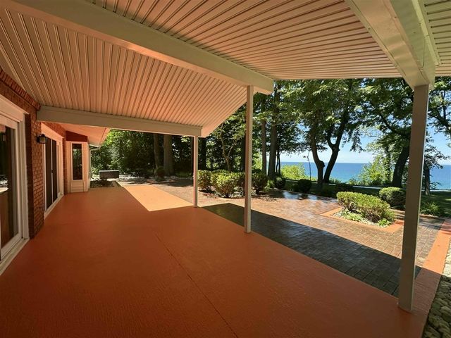 1716 W Benson Road, Benton Harbor, MI 49022