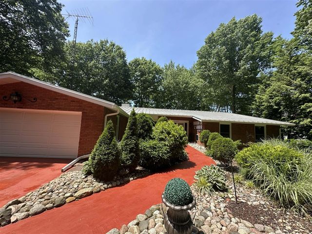 1716 W Benson Road, Benton Harbor, MI 49022