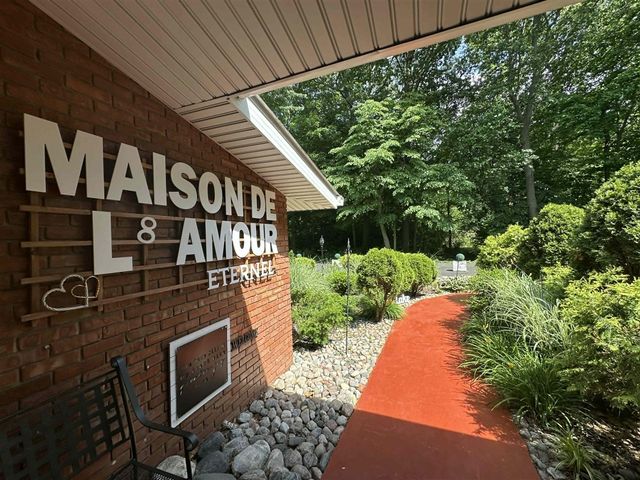 1716 W Benson Road, Benton Harbor, MI 49022