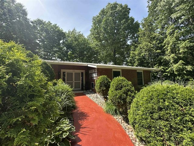 1716 W Benson Road, Benton Harbor, MI 49022