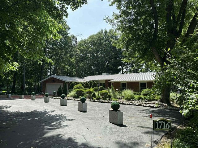 1716 W Benson Road, Benton Harbor, MI 49022