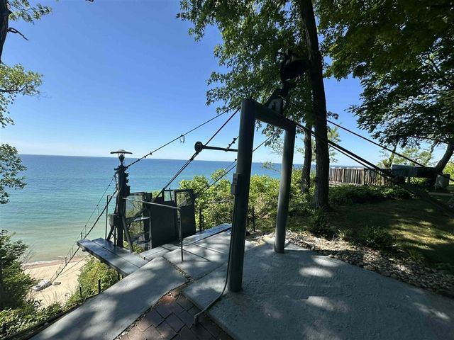 1716 W Benson Road, Benton Harbor, MI 49022