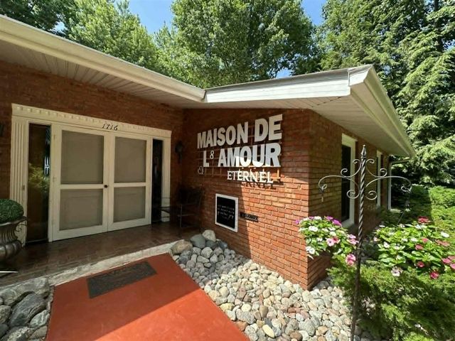 1716 W Benson Road, Benton Harbor, MI 49022