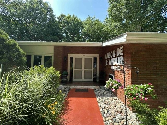 1716 W Benson Road, Benton Harbor, MI 49022