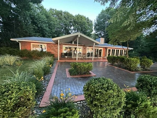 1716 W Benson Road, Benton Harbor, MI 49022