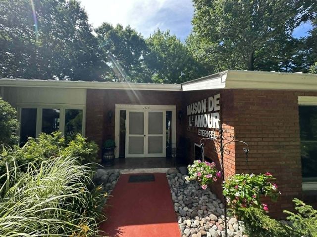 1716 W Benson Road, Benton Harbor, MI 49022