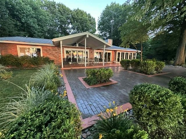 1716 W Benson Road, Benton Harbor, MI 49022
