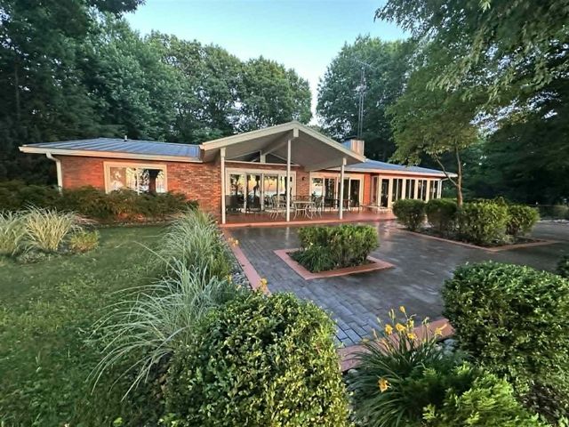 1716 W Benson Road, Benton Harbor, MI 49022
