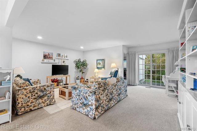 20455 Palms Drive, Clinton Charter Township, MI 48036