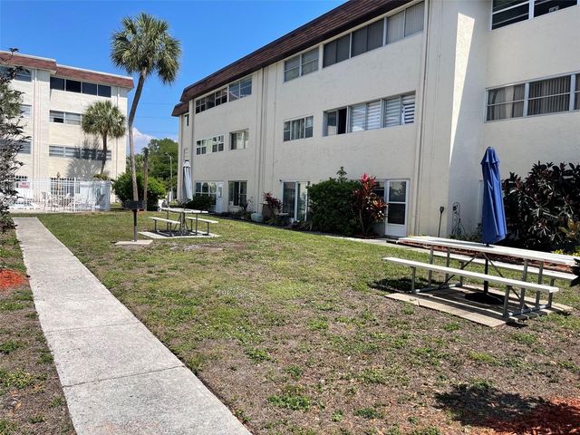 208 NE MONROE CIRCLE N 307, St Petersburg, FL 33702