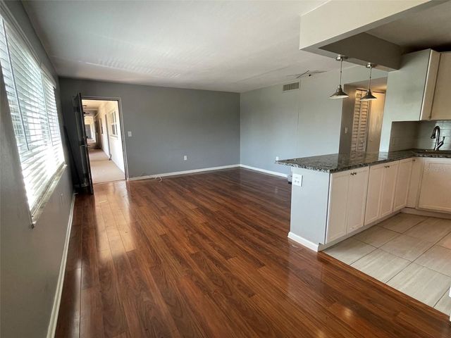 208 NE MONROE CIRCLE N 307, St Petersburg, FL 33702