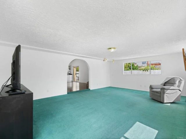 811 Earth Drive, Vista, CA 92083