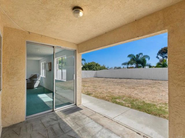 811 Earth Drive, Vista, CA 92083
