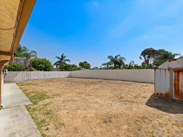 811 Earth Drive, Vista, CA 92083