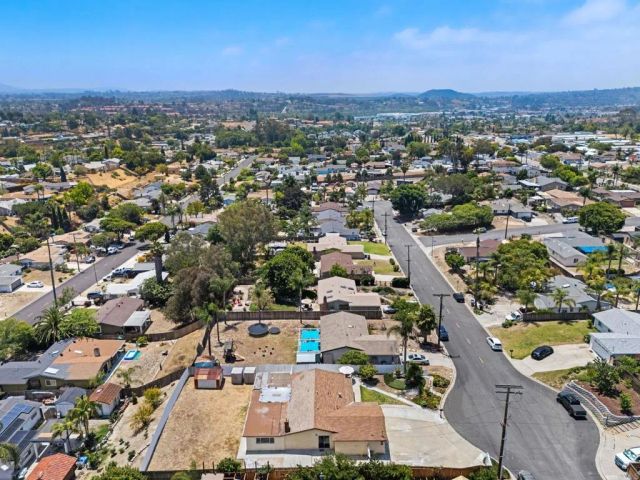 811 Earth Drive, Vista, CA 92083