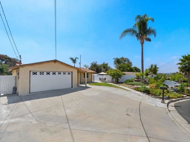 811 Earth Drive, Vista, CA 92083