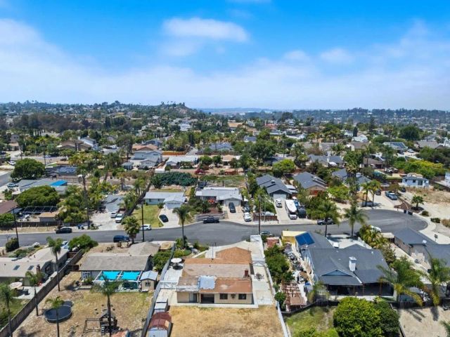811 Earth Drive, Vista, CA 92083