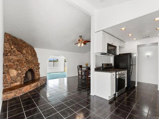 811 Earth Drive, Vista, CA 92083