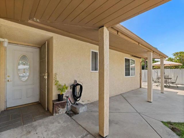 811 Earth Drive, Vista, CA 92083