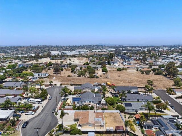 811 Earth Drive, Vista, CA 92083