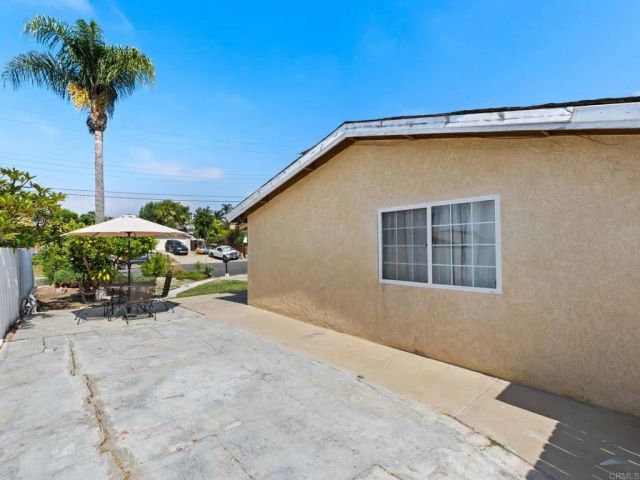 811 Earth Drive, Vista, CA 92083