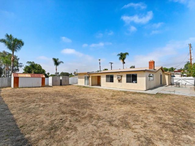 811 Earth Drive, Vista, CA 92083
