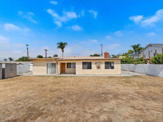 811 Earth Drive, Vista, CA 92083