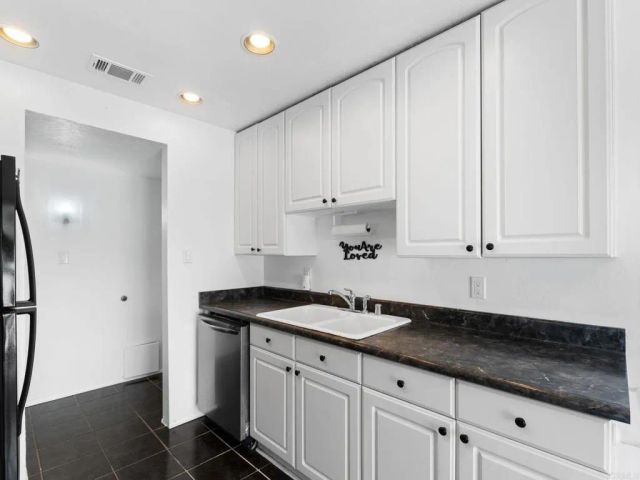 811 Earth Drive, Vista, CA 92083